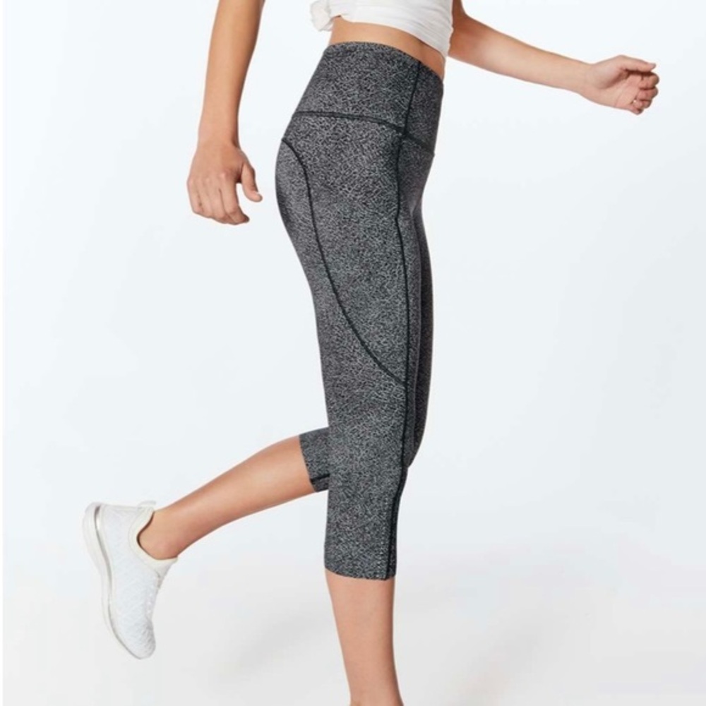 🆕Sz8 Lululemon Fast & Free crop II Nulux 19”  Fractal dark starlight black NWOT